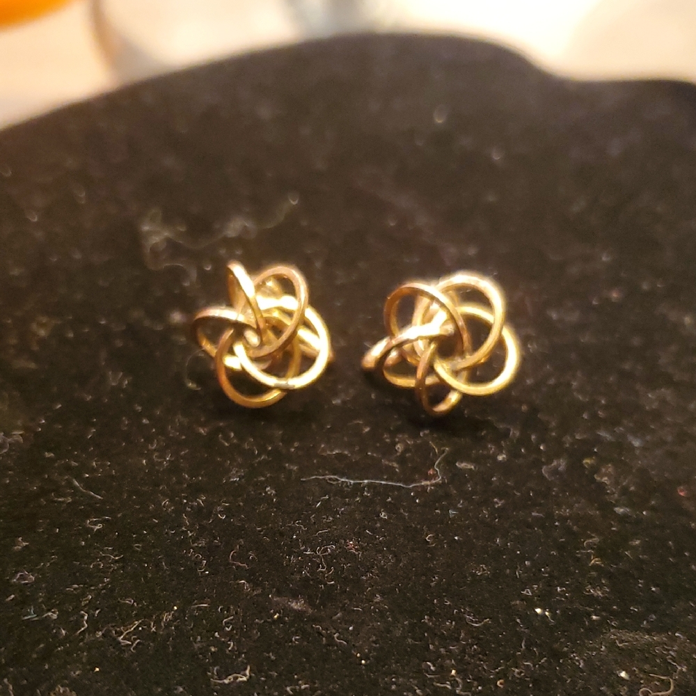 Elegant Vintage 12kt Gold Filled Love Knot Earrings - Picture 1 of 3